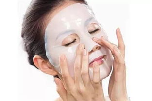 47歲的寧?kù)o,性感由內(nèi)而外 這件玫瑰煥膚衣,給你全身皮膚做面膜